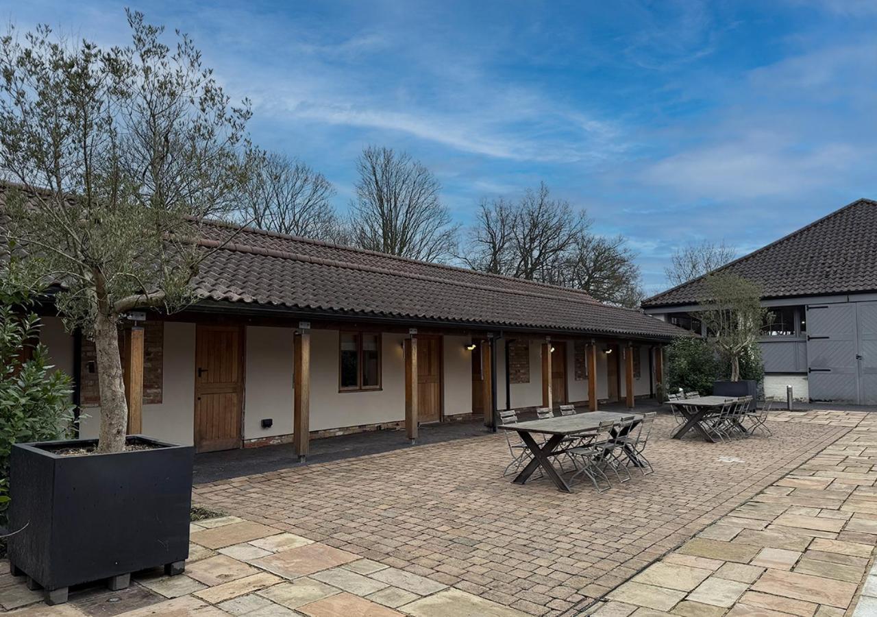 The Ridings At Theobalds Park Goff's Oak Exterior photo