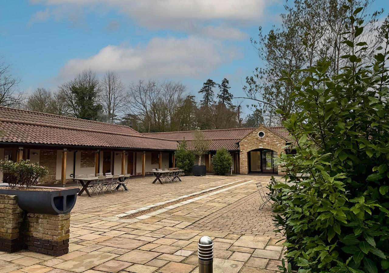 The Ridings At Theobalds Park Goff's Oak Exterior photo
